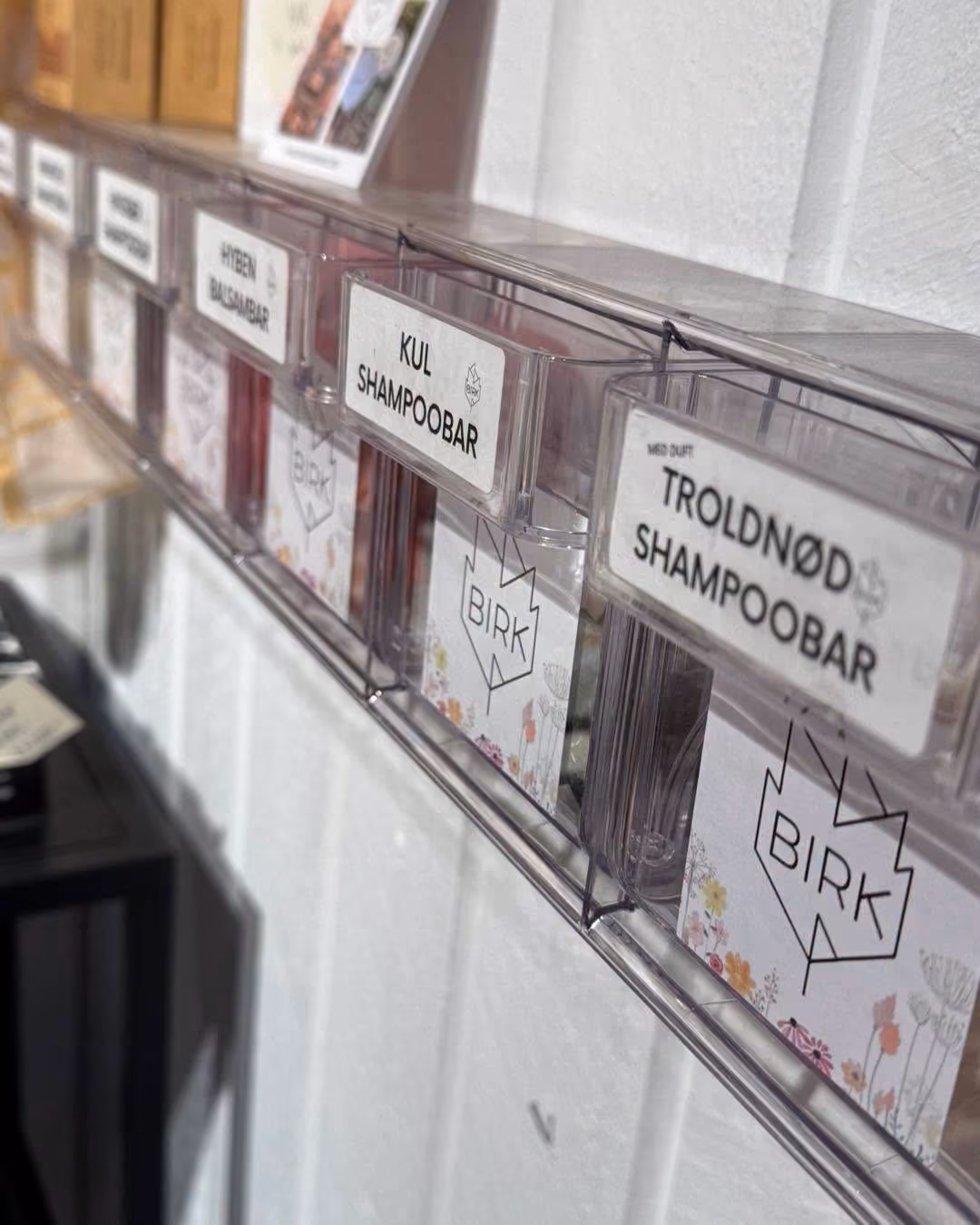 Shampoobarer og hudpleje i butikken